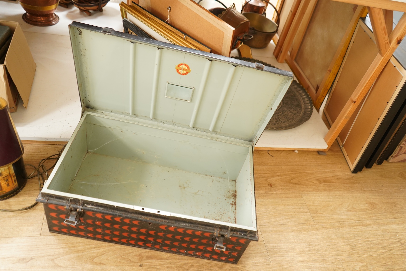 Tin a toleware tin trunk-77cm x 45cm and Brighton Pavilion decorated tea tin lamp and shade.